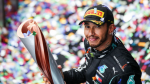 Lewis Hamilton Silverstone sprint pole pozisyonunu kaptı